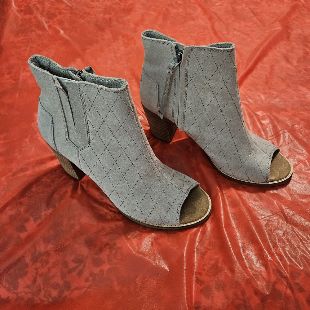 Tom's Woman's Sz 9 Majorca Zip Up Peep Toe Bootie
